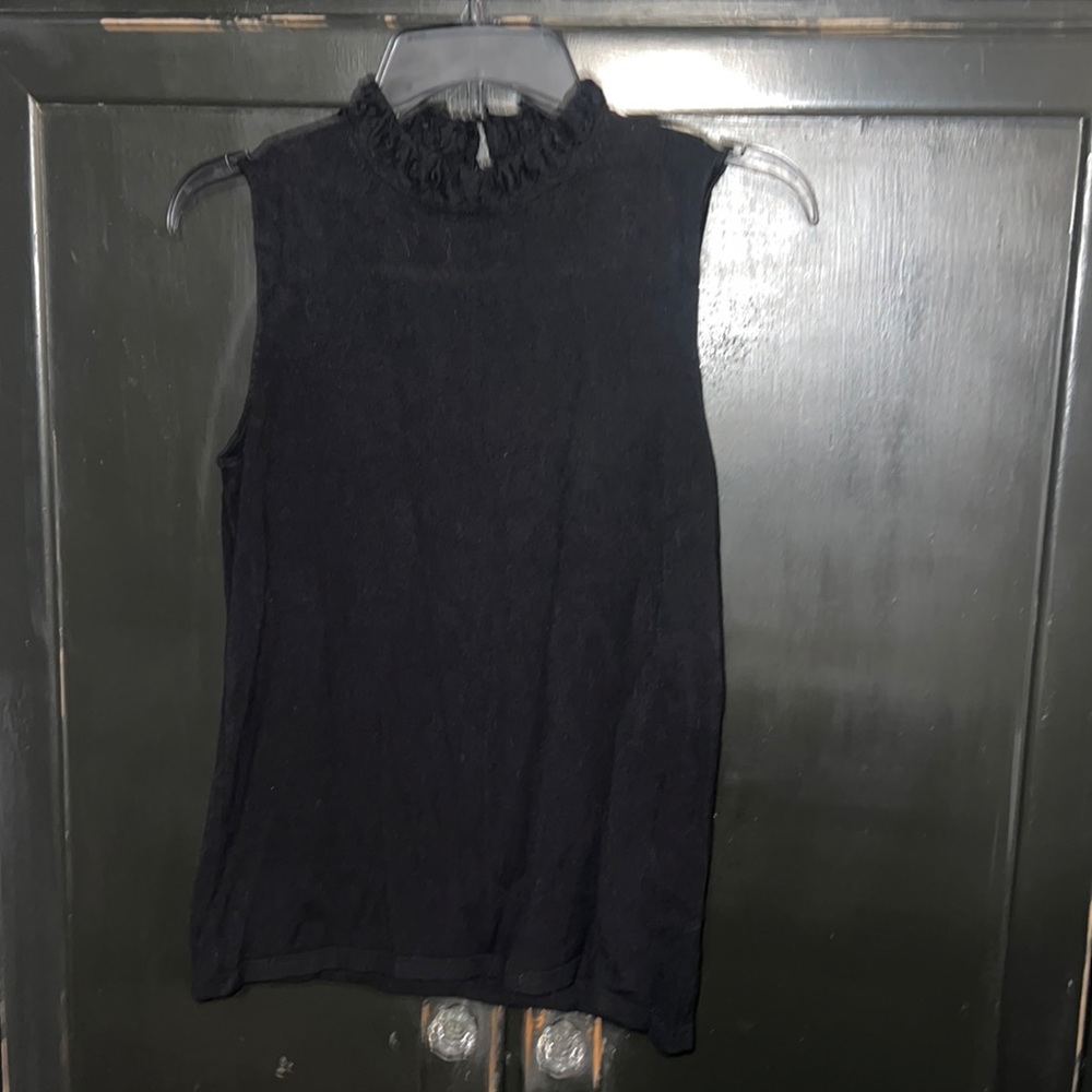 Black sleeveless sweater with cute  scrunchy neck